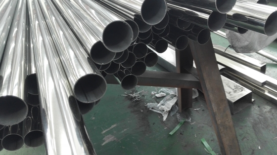 L'acier inoxydable d'ASTM A544 304L a soudé le tuyau pour le traitement thermique de rail d'escalier