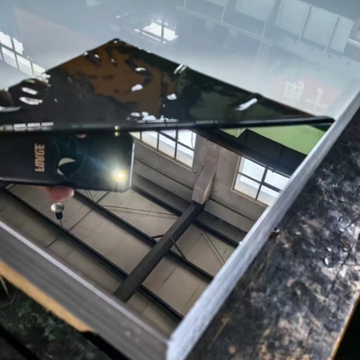 Miroir 8K Finition SUS304 1.4301 tôle en acier inoxydable AISI 304 laminée à froid pour les décorations 0,6*1220*2440mm