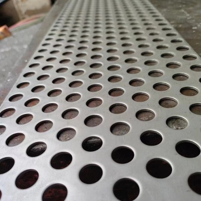 Plaque d'acier inoxydable perforé de qualité 304 Plaque métallique de 0,5 à 3,0 mm Forage de 0,5 à 10 mm
