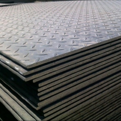 ASTM A36 Plaque en acier au carbone laminée à chaud Plaque à carreaux en acier doux 8*1500*6000MM