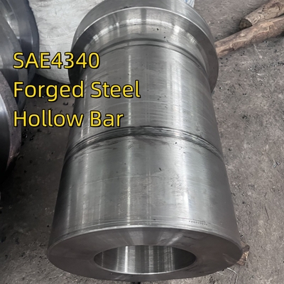 SNCM439 / SNCM8 Arbre en acier forgé Surface claire AISI 4340 Acier 36CrNiMo4 Tête de puits Adaptateur à double bouton