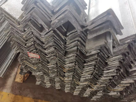 Aisi standard a galvanisé la cornière en acier 50*50*5mm