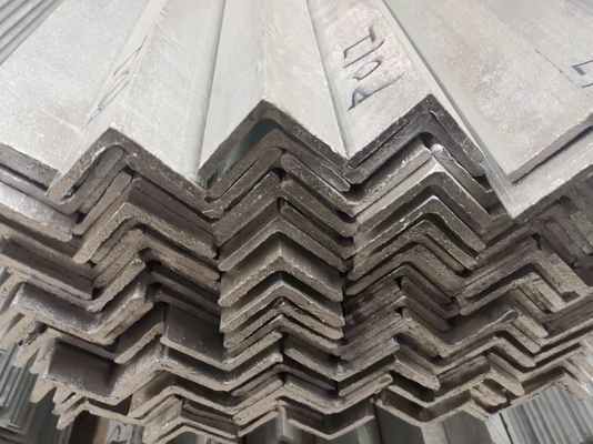 Aisi standard a galvanisé la cornière en acier 50*50*5mm